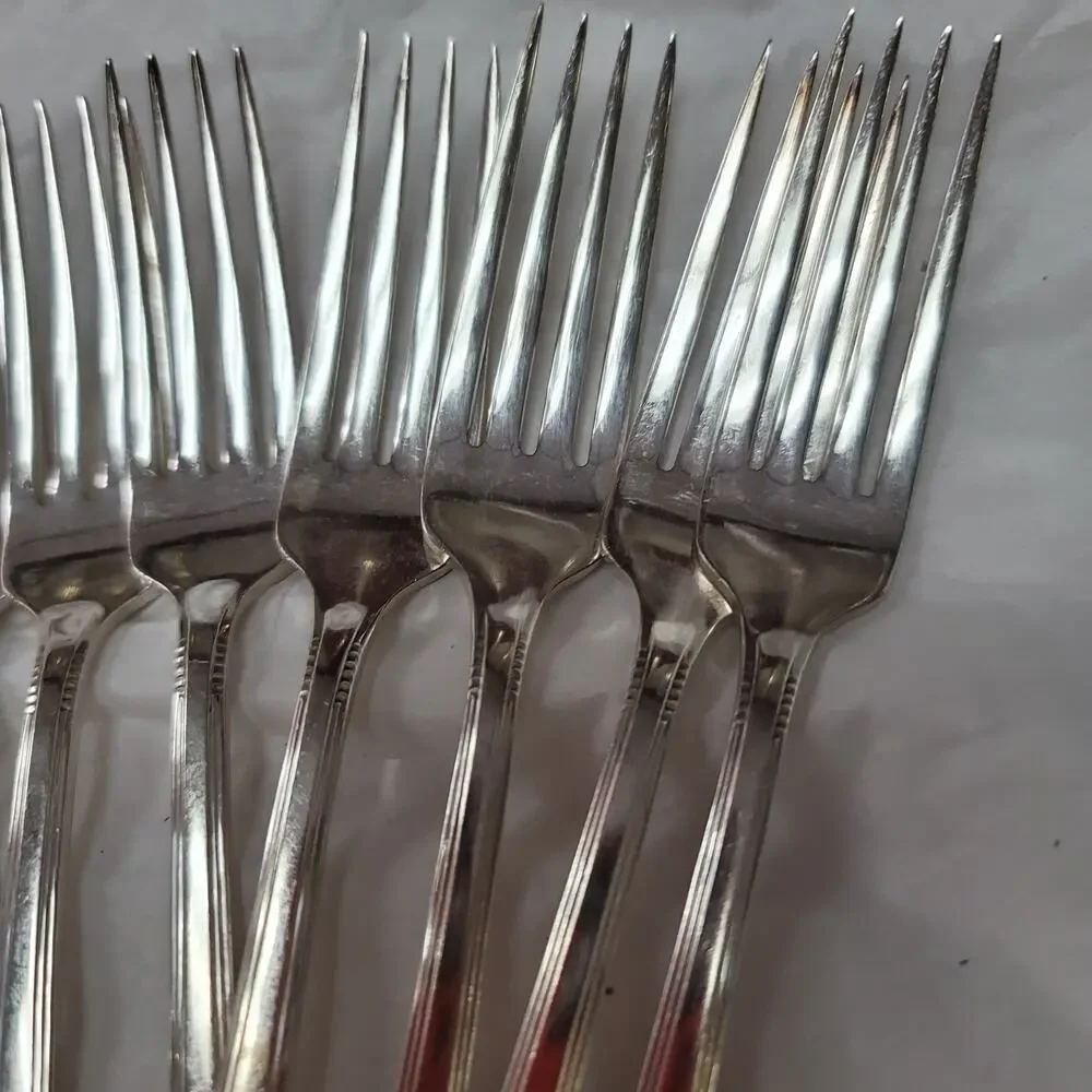Oneida Community Plate Silverware 9 DINNER FORKS Tudor Plate 1939 Fortune